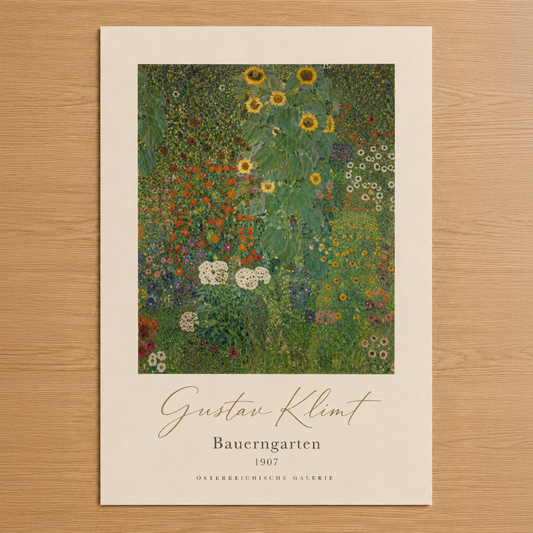 Gustav Klimt'in 1907 tarihli Bauerngarten tablosu, canlı çiçek bahçesini detaylı sanat stiliyle sunan dekoratif poster.