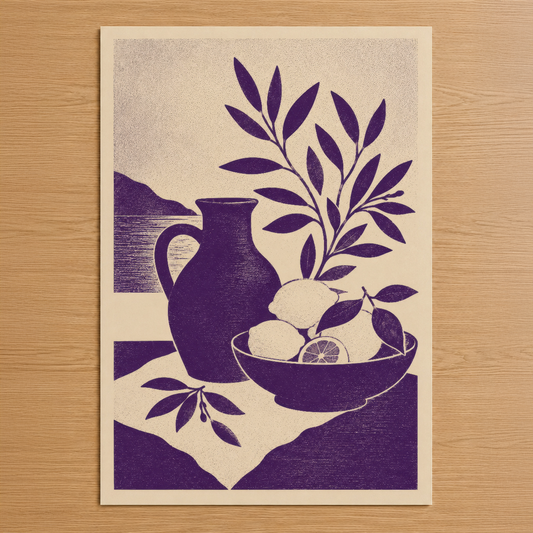 Minimalist stilinde sürahı, meyve kasesi ve yapraklar ile boho sanat tablosu, krem ve mor renklerde.