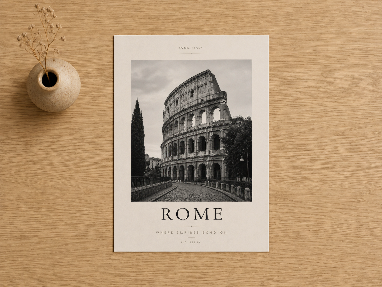 Roma şehrini konu alan siyah beyaz Kolosyum görselli sanat baskısı, şık beyaz çerçeveli.
