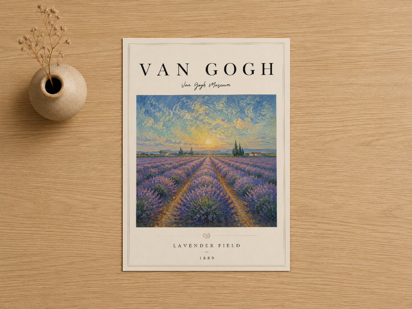 Van Gogh'un Lavanta Tarlası tablosu, saf beyaz çerçevede, mor ve altın tonlarıyla doğa güzelliğini yansıtan klasik sanat