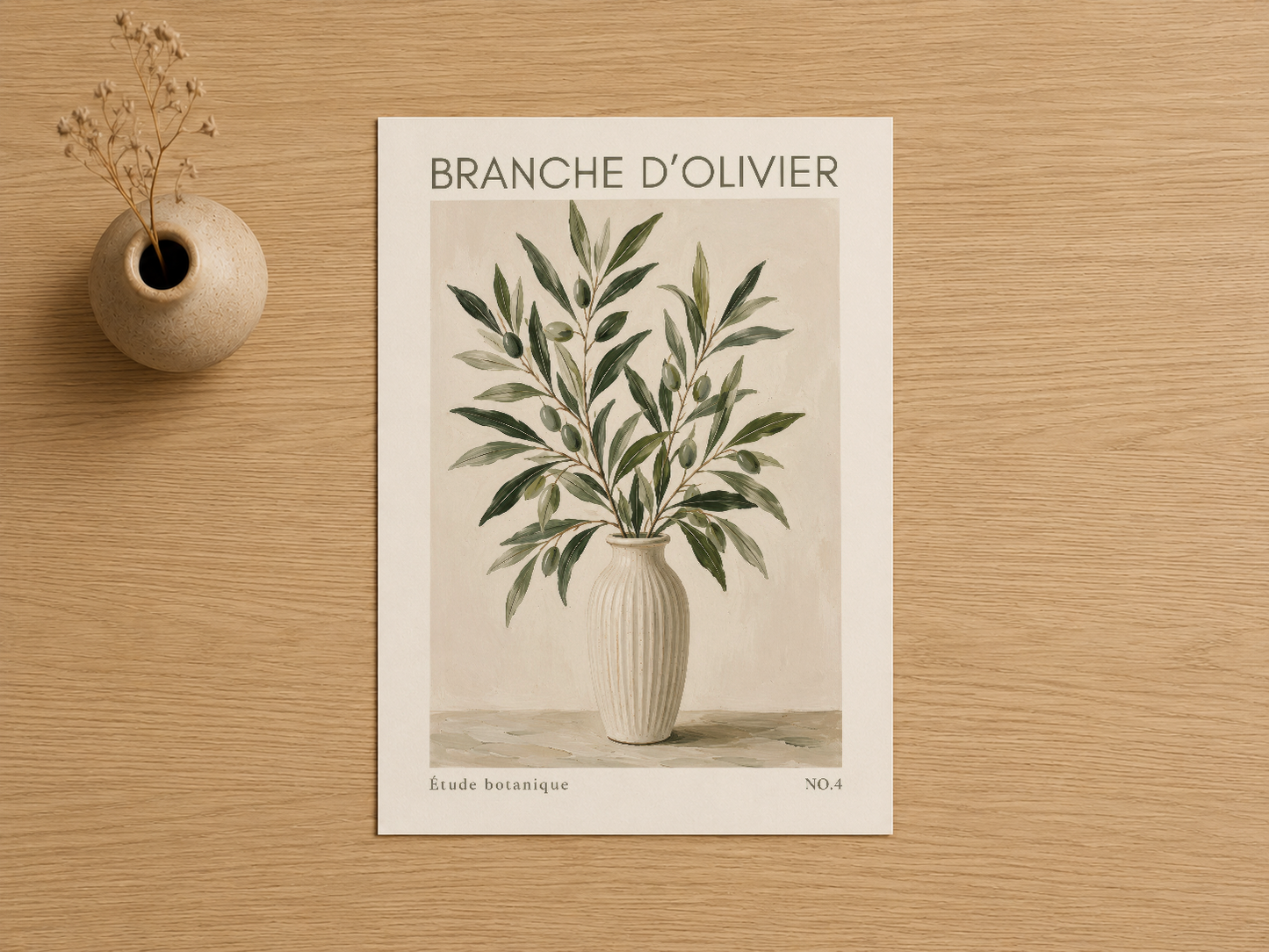 Branche d'Olivier botanik baskı, krem rengi seramik vazo ile klasik sanat eseri.