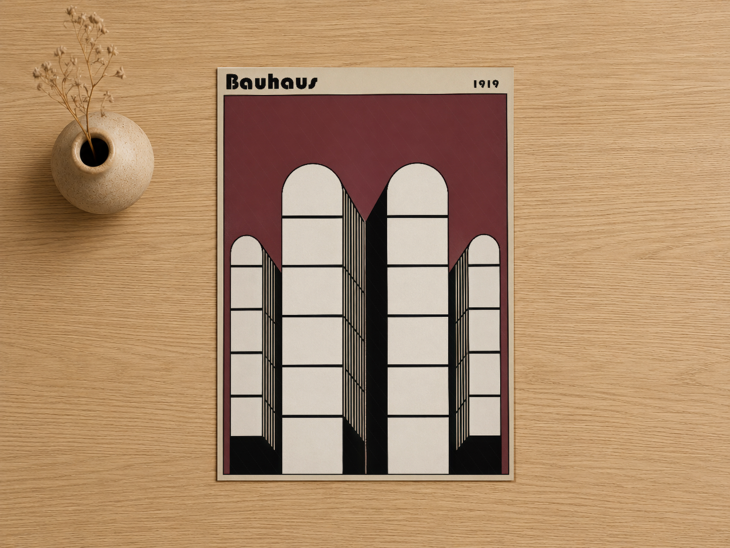 Bauhaus stilinde geometrik pencere desenli duvar tablosu, krem ve bordo renk harmonyası.