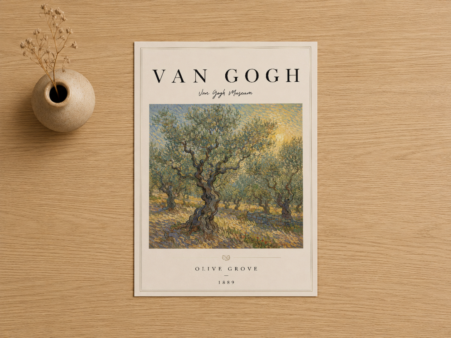 Van Gogh tarafından 1889'da yapılan Zeytin Bahçesi tablosu, klasik beyaz çerçevede, altın sarısı ve yeşil tonlarında.