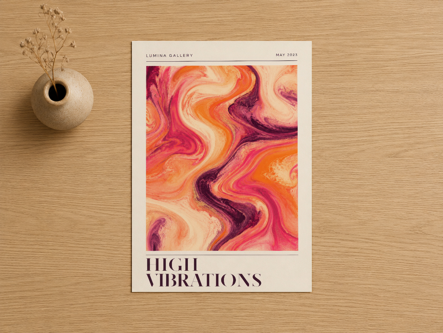 High Vibrations başlıklı soyut duvar tablosu, sıcak renkli akışkan desenli sanat baskısı.