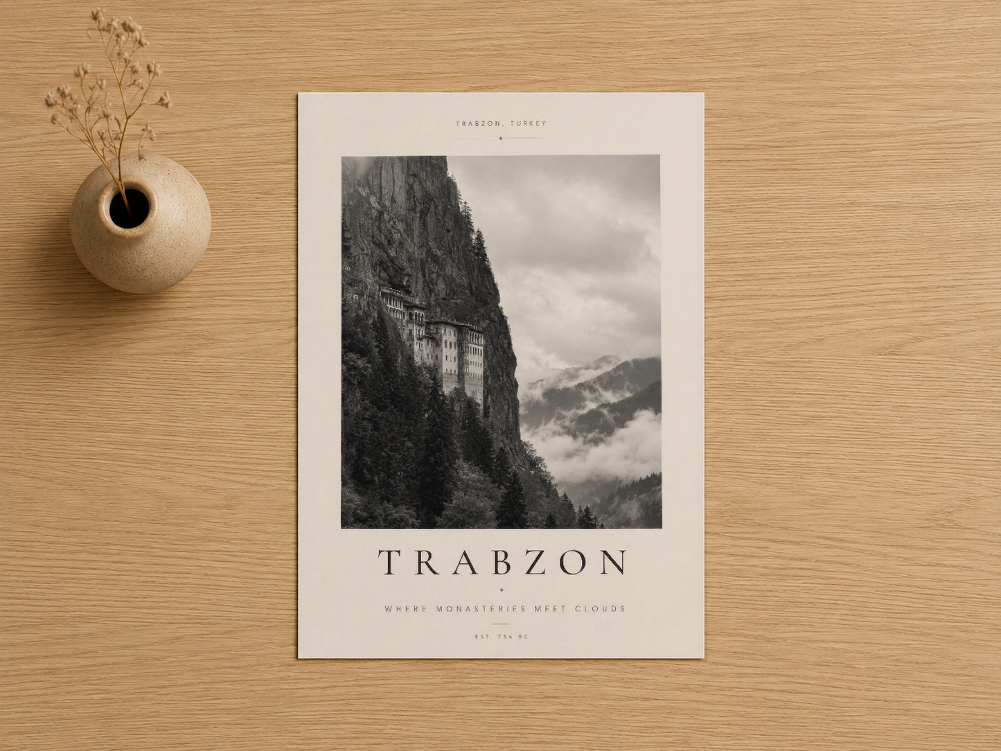 Trabzon dağ manastırı siyah beyaz sanat baskısı, çağdaş keskin ve zarif tasarımla.