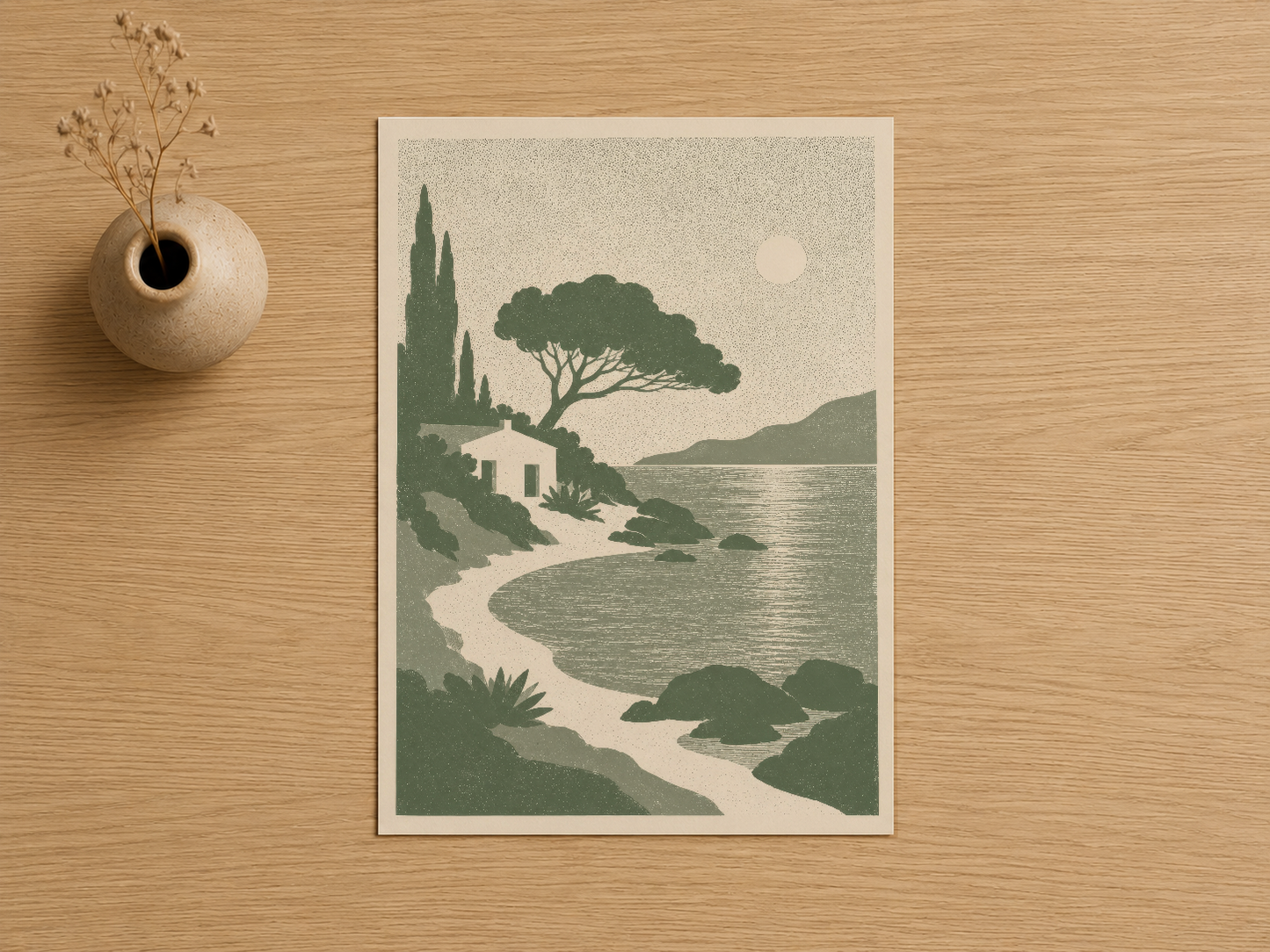 Akdeniz kıyısını stilize eden yeşil ve krem renkleriyle, cypress ağaçları ve deniz görünümü içeren sanat baskısı.