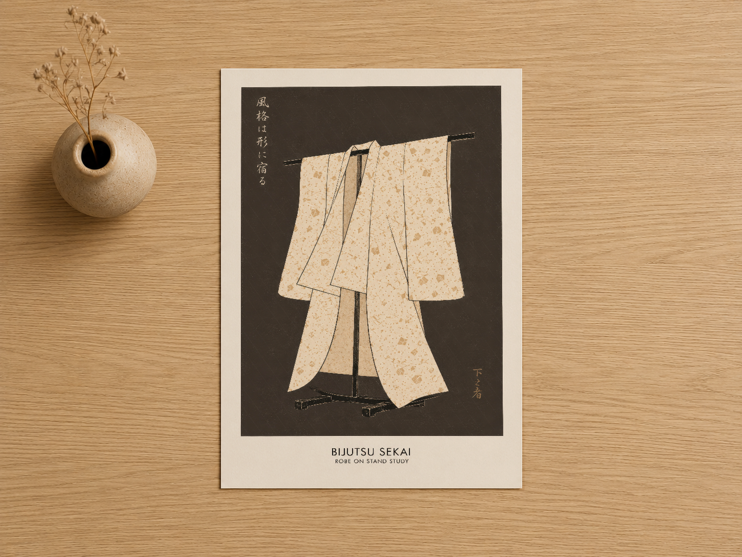 Krem beyaz fonda Bijutsu Sekai Japon sanat baskısı, geleneksel kimono tasarımını içerir.