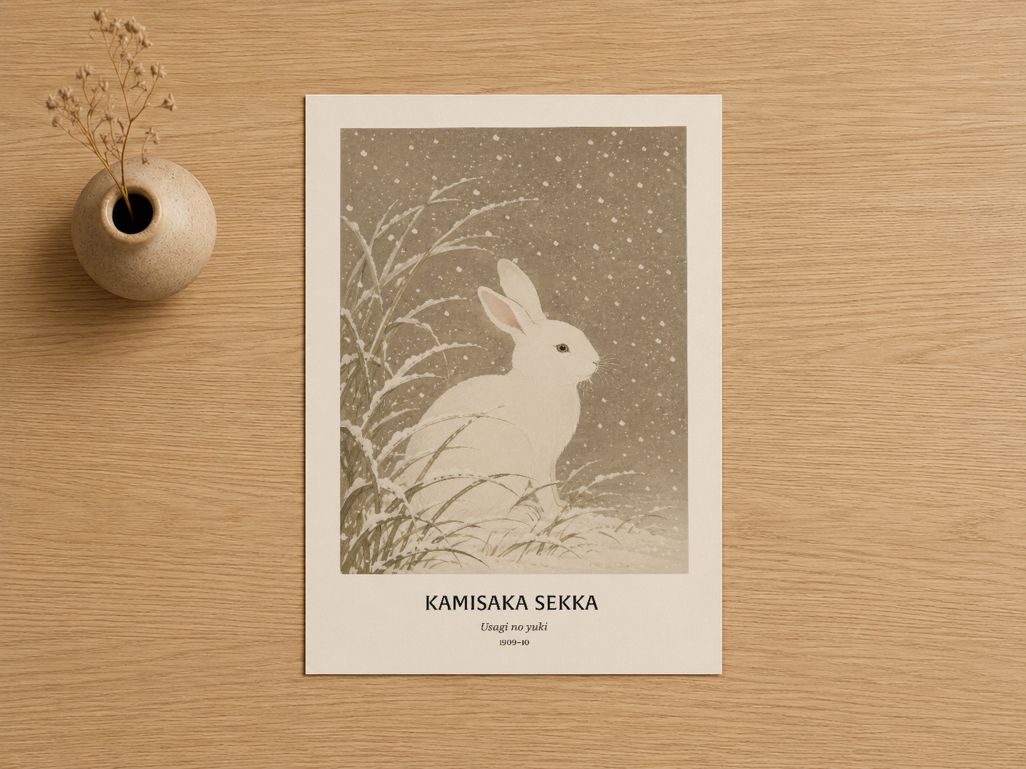 Kamisaka Sekka eseri, beyaz çerçeveli tavşan ve çiçek motifli dekoratif poster.