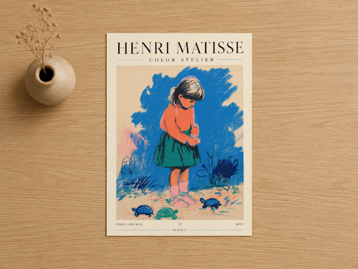 Canlı mavi ve turuncu renklerle işlenen, çocuk figürü ve oyuncak kaplumbağa motifli Henri Matisse sanat posteri.