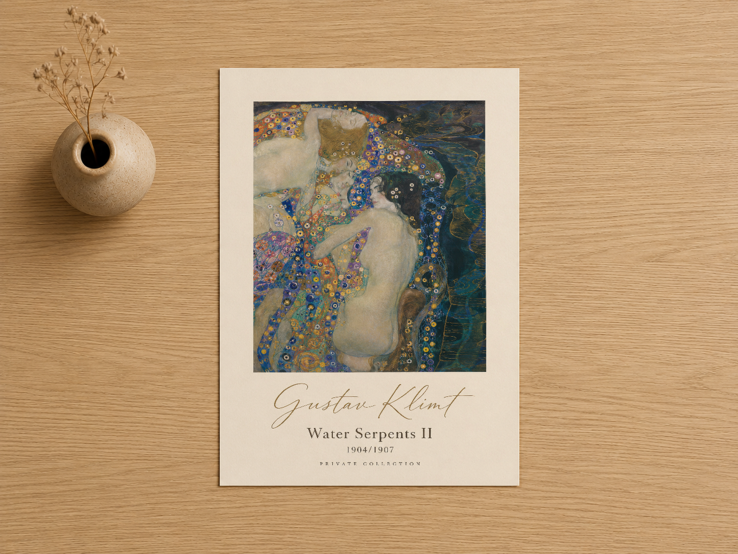 Klimt Water Serpents II tablosu, altın ve mavi tonlarında mistik bir figürü işleyen sanat baskısı.