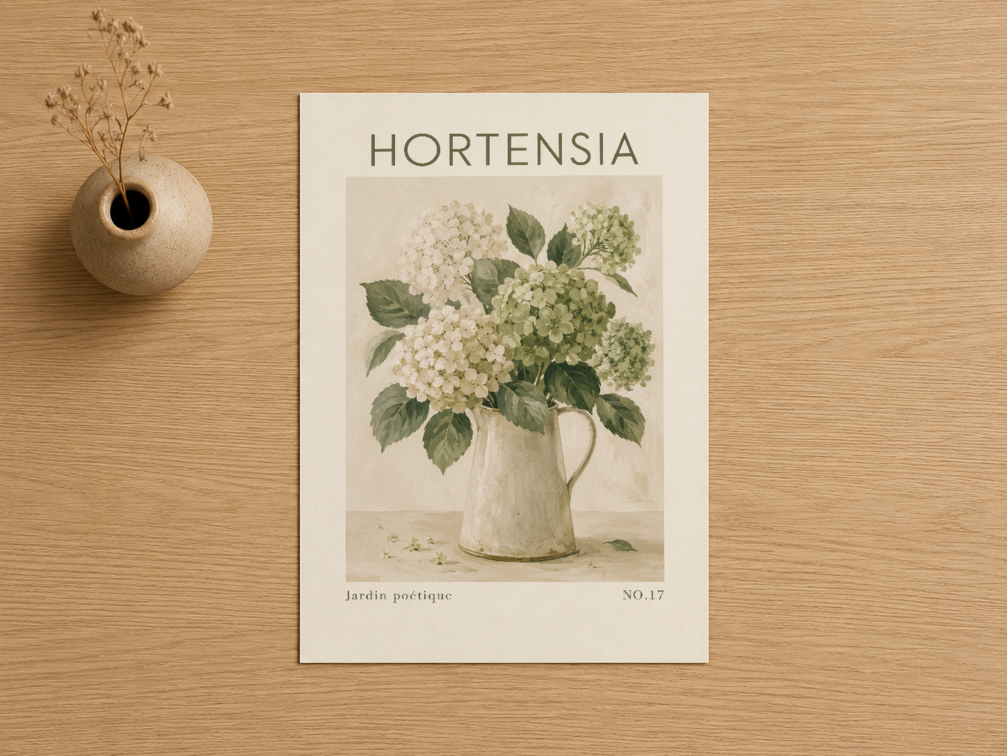 Vintage botanik tarzında, seramik vazo içindeki beyaz hortensia çiçeklerinin detaylı sanat baskısı.