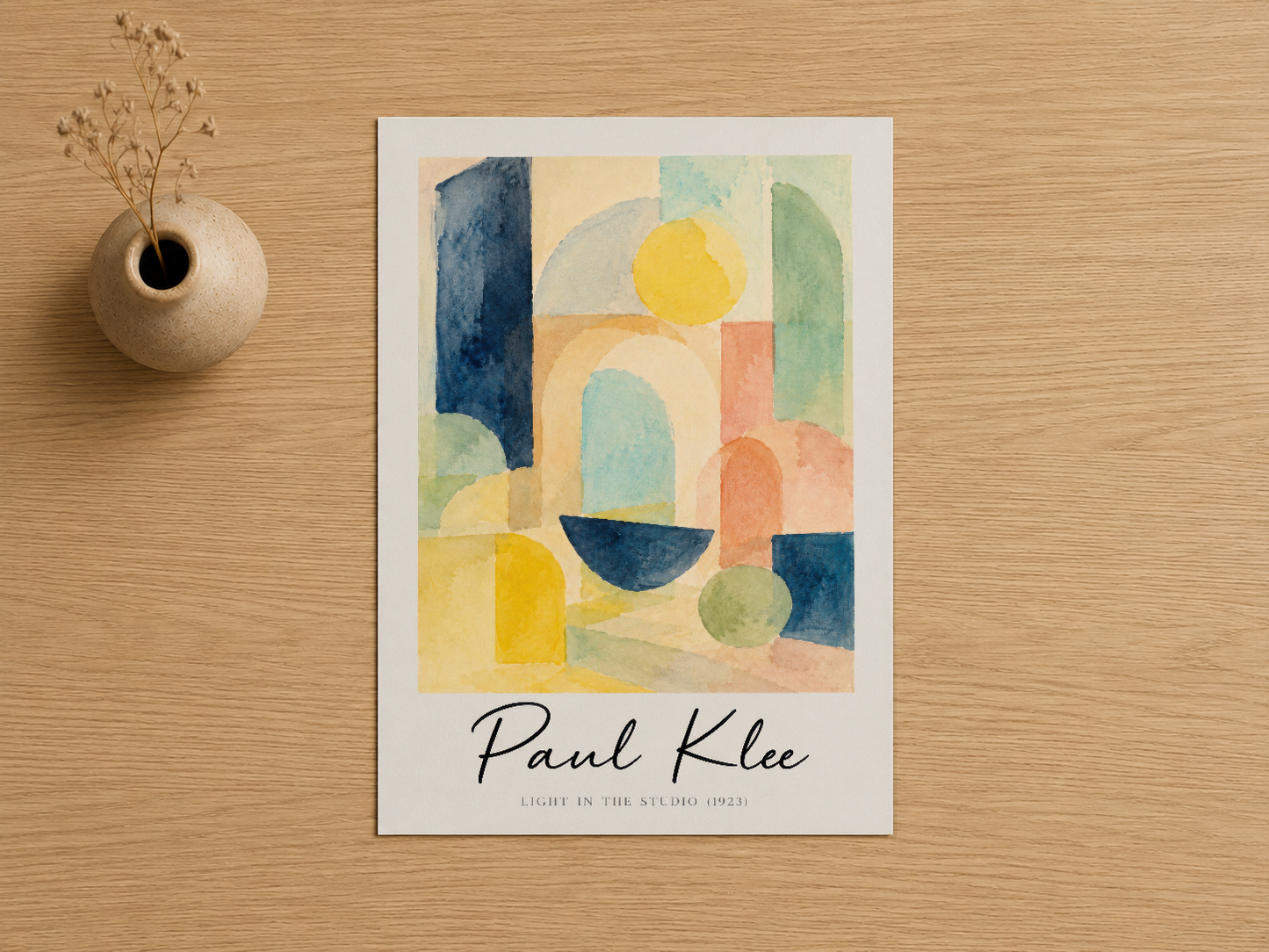 Paul Klee'nin Light in the Studio yapıtı, pastel tonlarda geometrik şekillerin uyumlu bileşimi.