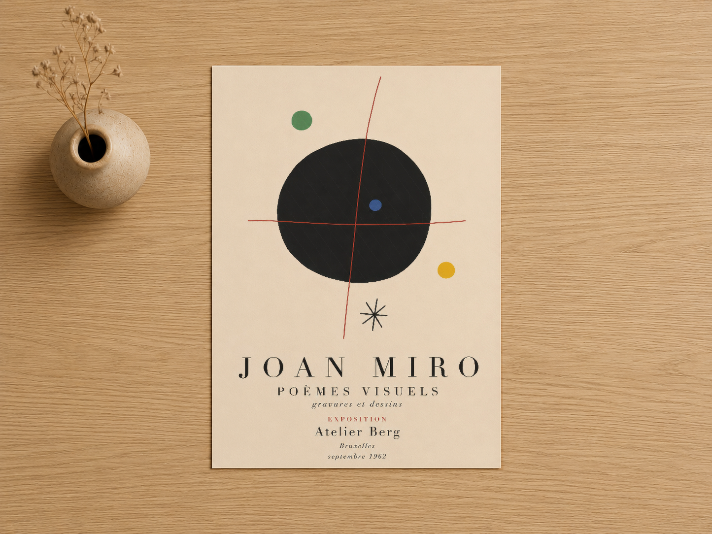 Soyut geometrik tasarımıyla Joan Miró Poemes Visuels sergisi afişi, sanatsal ifadenin özünü yansıtır.