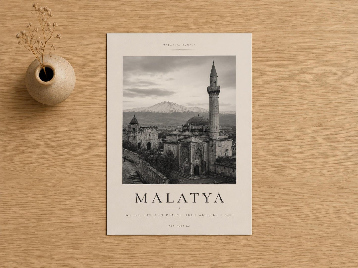 Malatya Türkiye tablosu, siyah-beyaz şehir manzarası fotoğrafı ve tipografik tasarımla sanat baskısı.