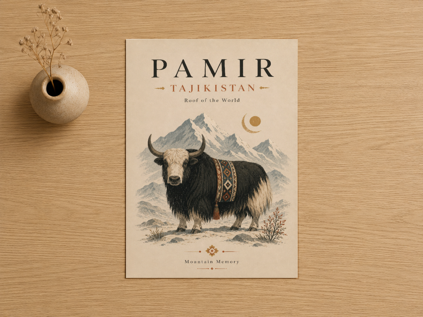 Pamir Tacikistan sanat baskısı, detaylı yak figürü ve kar tepeli dağlar, doğal tonlarla tasarlanan poster.