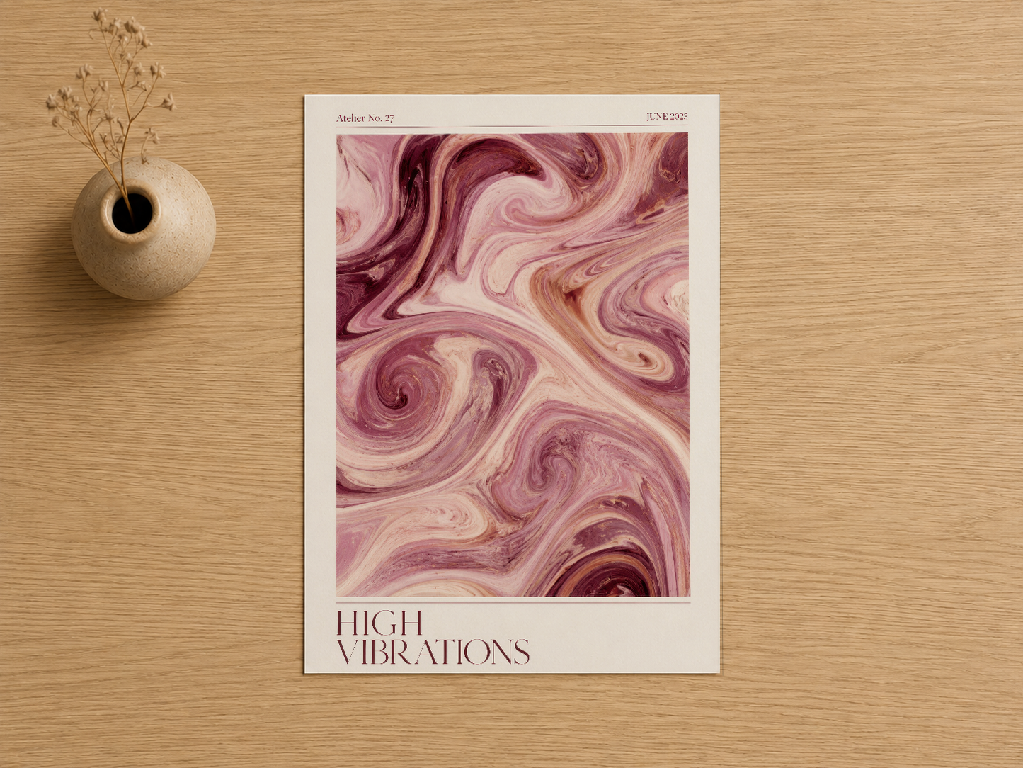 High Vibrations başlıklı soyut mermer desen poster, doğal ahşap zemin üzerinde sergilenen sanat baskısı.