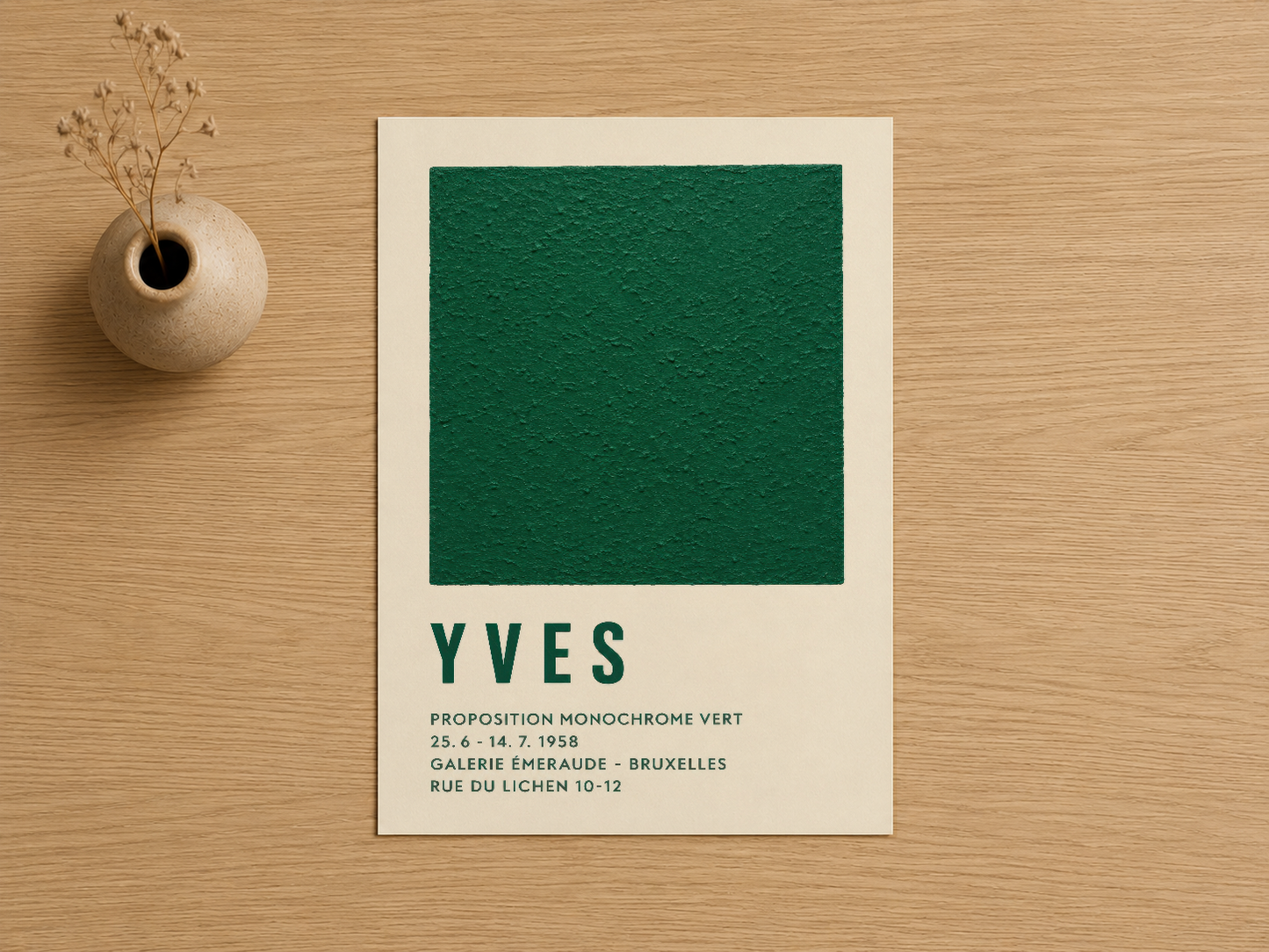 YVES monokrom yeşil tasarım posteri, 1958 Brüksel galerisine referans veren sade ve Modern sanat eseri.