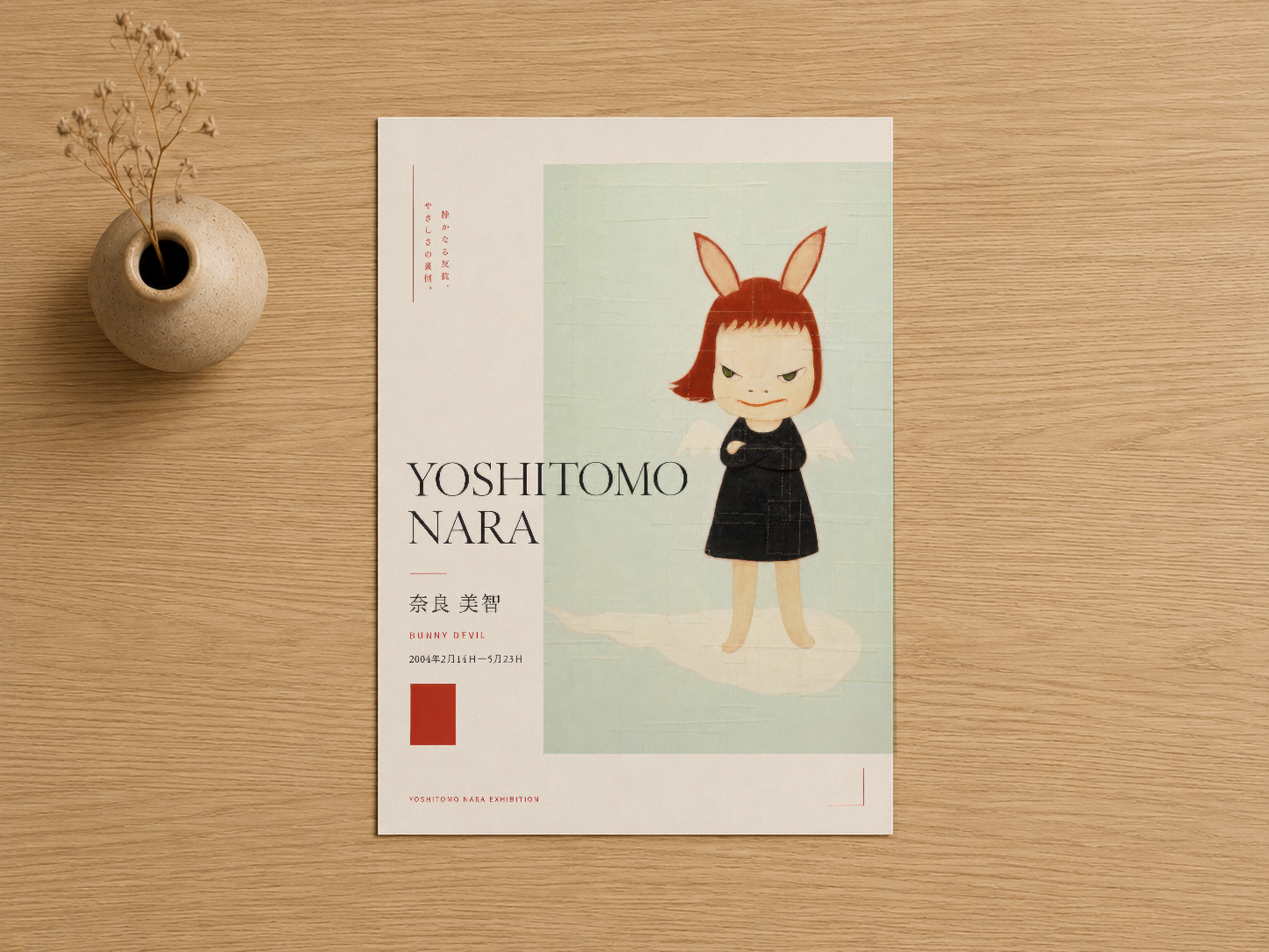 Yoshitomo Nara imzalı, siyah elbiseli çocuk portresi ve pastel renkli tasarımı olan kuratörlük sergisi posteri