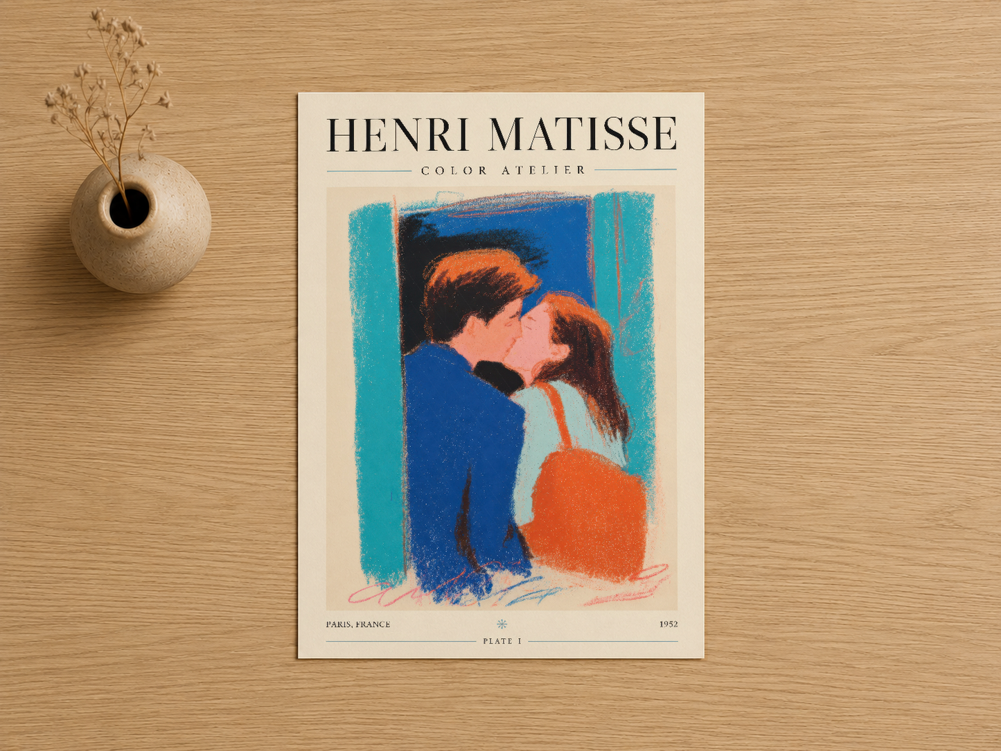 Henri Matisse Color Atelier posteri, turuncu vazo ve kuru çiçeklerle doğal ahşap yüzeyde konumlanan sanat baskısı.
