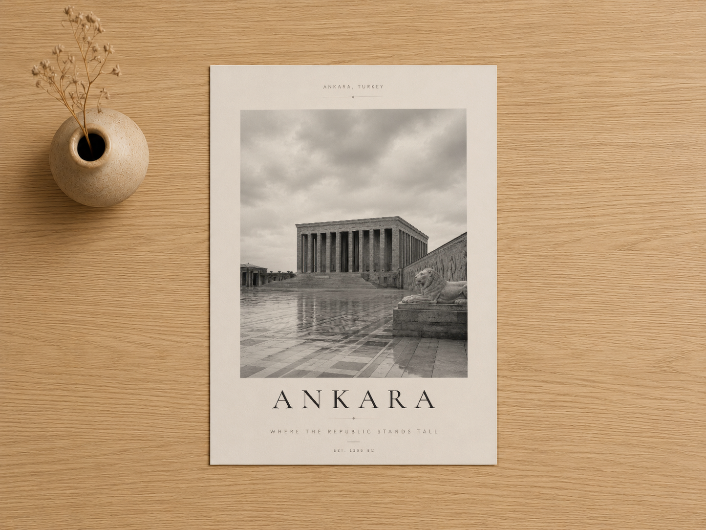 Ankara'nın ikonik yapısını gri tonlarında fotoğrafik sanatla yansıtan şık poster baskı.