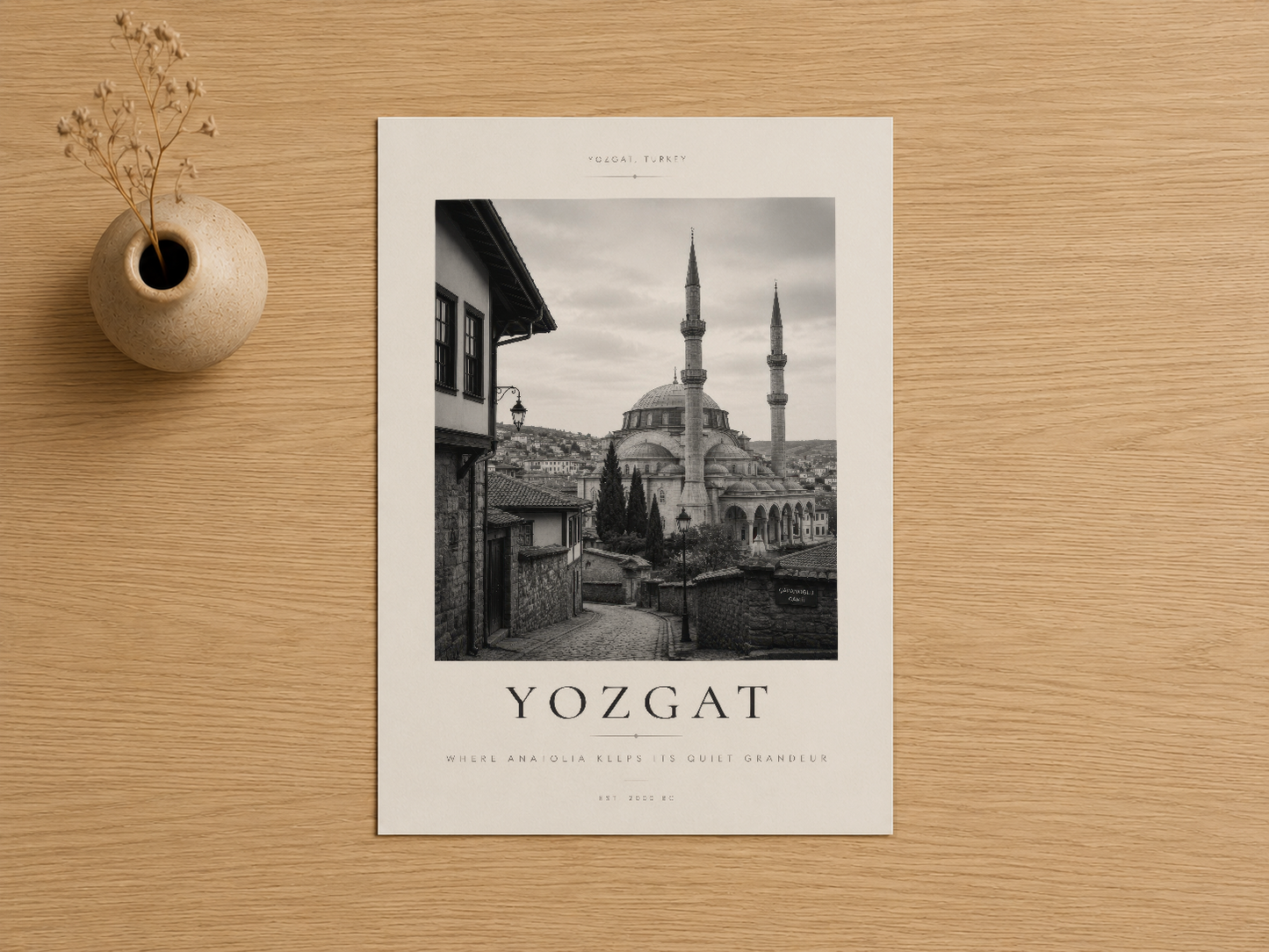Yozgat Camisi'nin tarihsel güzelliğini siyah-beyaz sanat baskısıyla sunan şık duvar tablosu.
