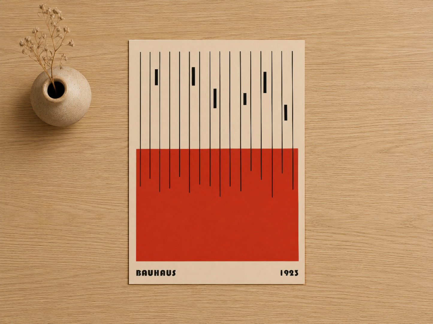 Vintage Bauhaus baskısı, siyah çizgili krem üst kısım ve parlak kırmızı alt kısımdan oluşan sanat eseri.