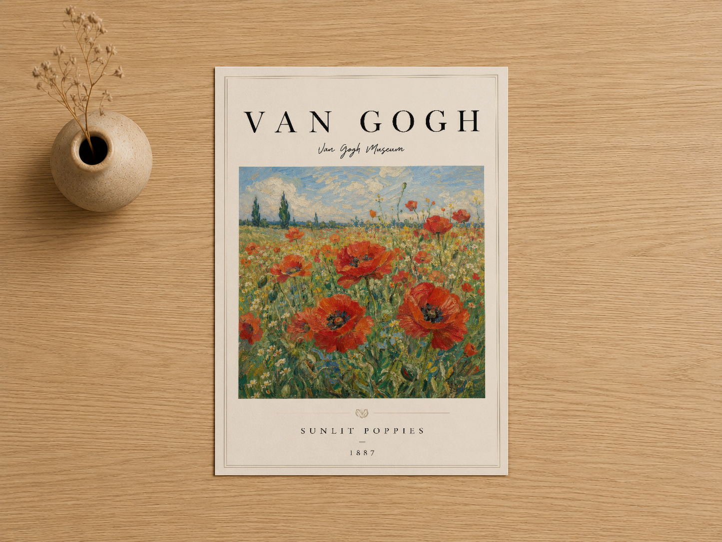 Van Gogh Sunlit Poppies tablosu, krem beyaz çerçevesinde, samimi ahşap yüzeyde gösterilen 1887 masterpiece.