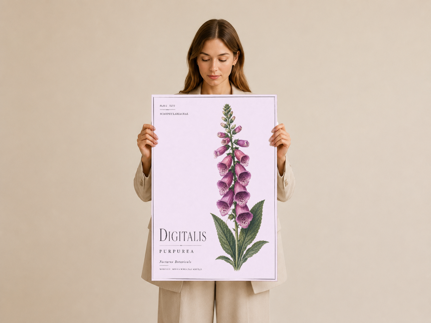 Digitalis purpurea botanik poster, doğal kurşun kalemle çizim stili ve şık açık pembe tonda baskı.