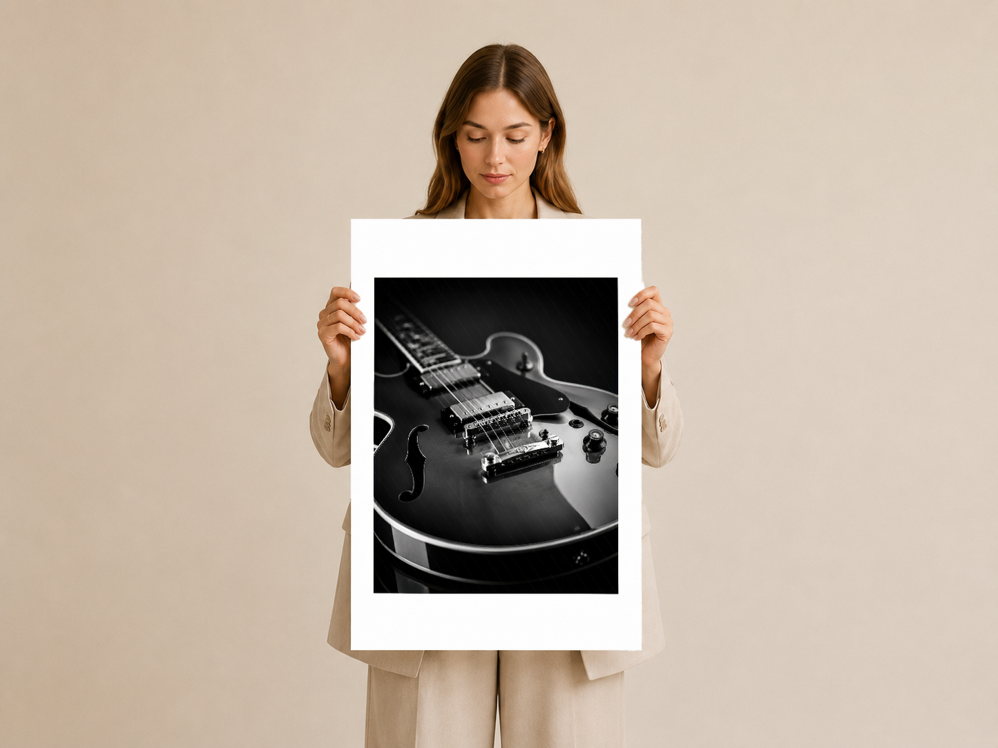 Elektrik gitar sanat baskısı, beyaz çerçeveli poster olarak sunuluyor.
