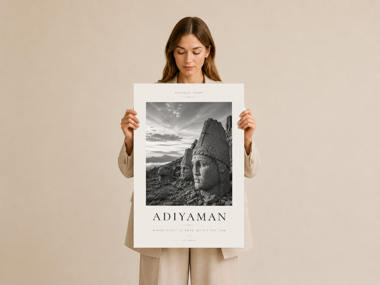 Adiyaman tablosu, sade tasarımı ve tarihi atmosferi ile minimalist dekorasyon için ideal sanat baskısı.