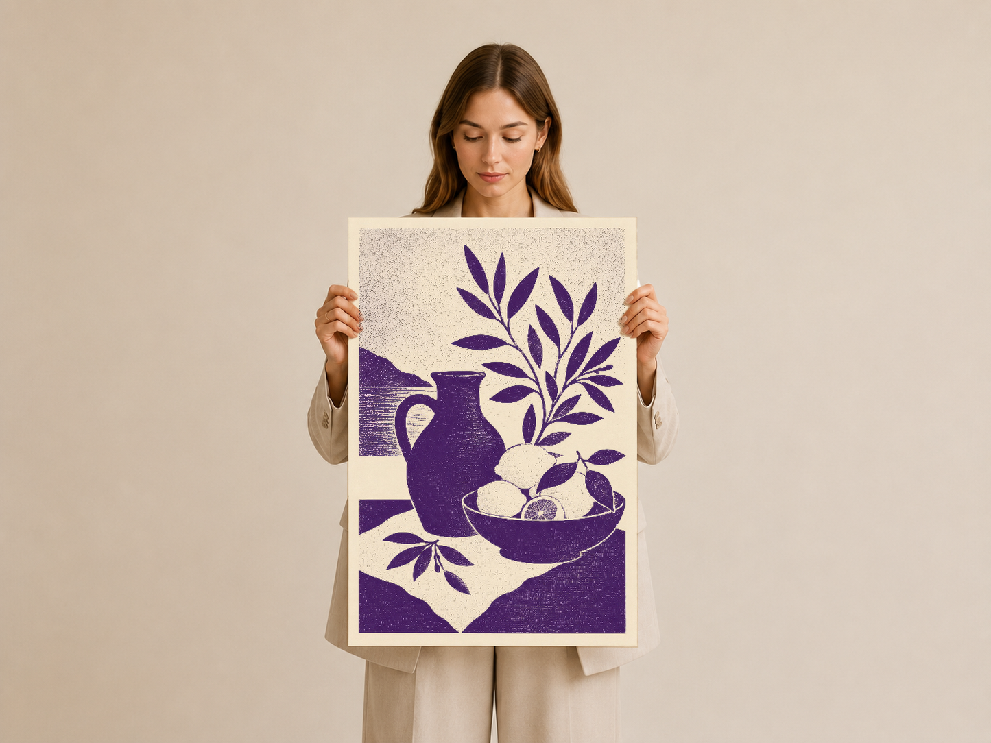 Mor ve krem renkleriyle desen oluşturan geometrik sanat tablosu, stilize sürah ve meyve motiflerinin yer aldığı poster baskı.