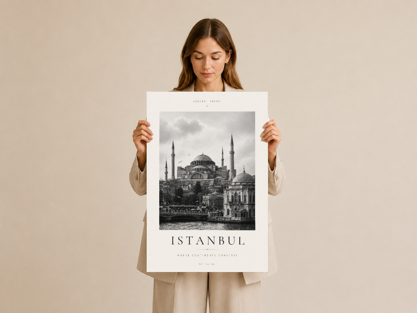 İstanbul kenti posterinin siyah beyaz fotoğrafik sanat çalışması olarak sunuluşu.