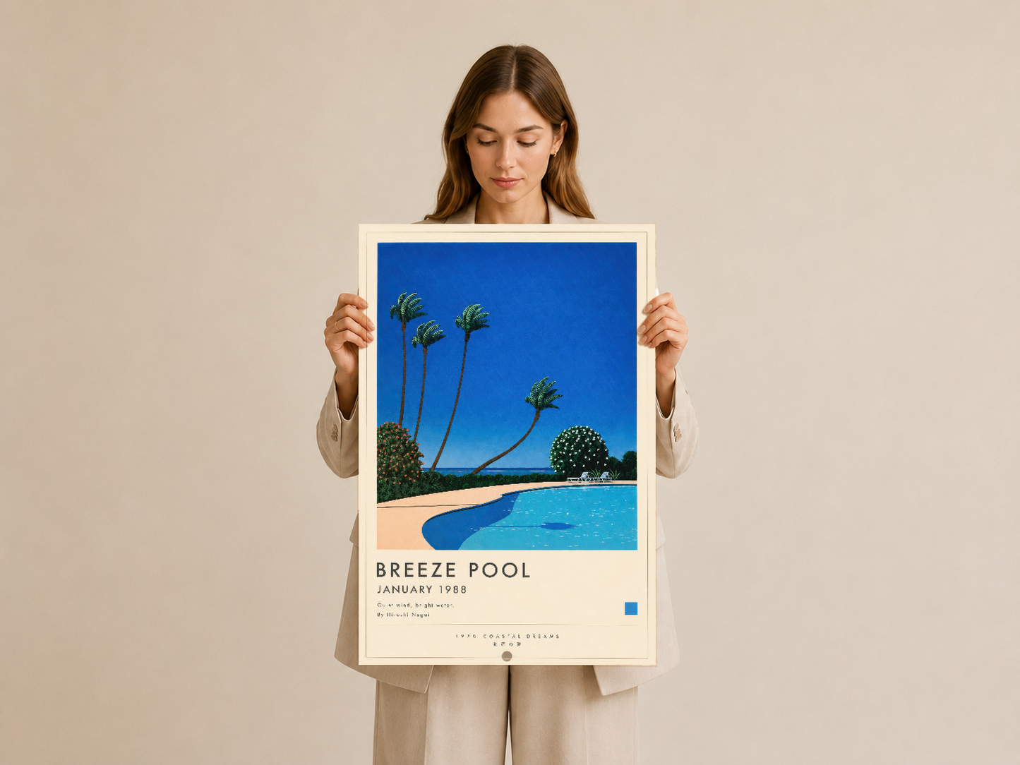 Breeze Pool posteri, minimalist çerçevesiyle tutulmuş, canlı mavi tonu ve tropikal tasarımı ile mekan aydınlatıyor.