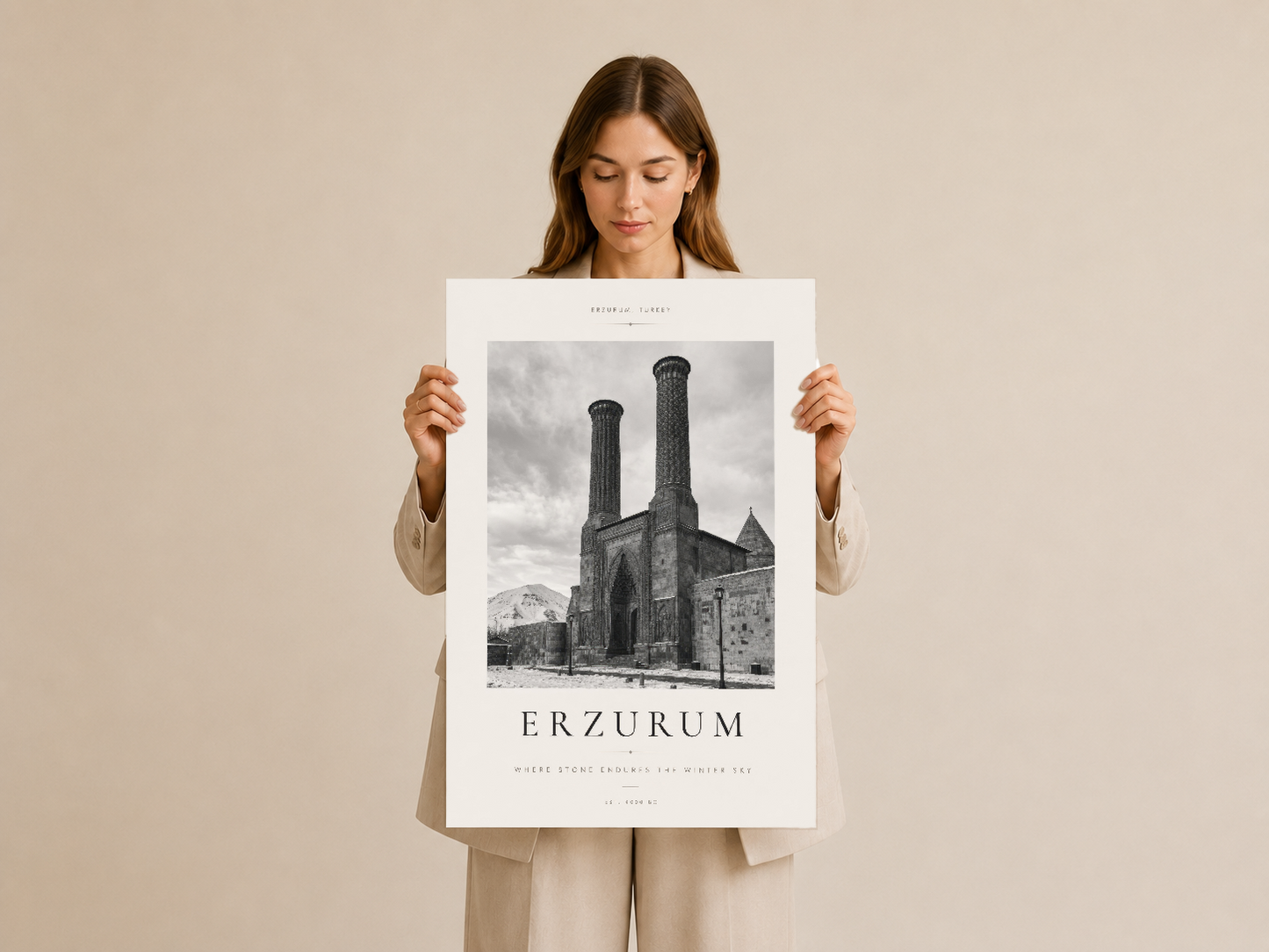 Erzurum Türkiye posteri, dönem fotoğrafı ve tipografi ile tasarlanmış etkili duvar sanatı çalışması.