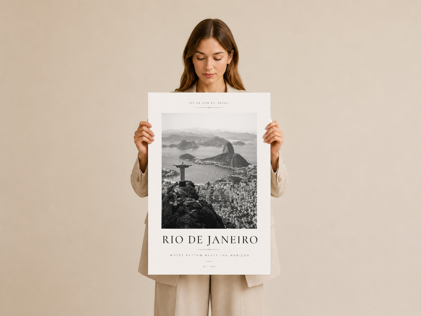 Rio de Janeiro poster, elinde tutan kadın, klasik mimari fotoğraf compositionu ile minimalist tasarım.