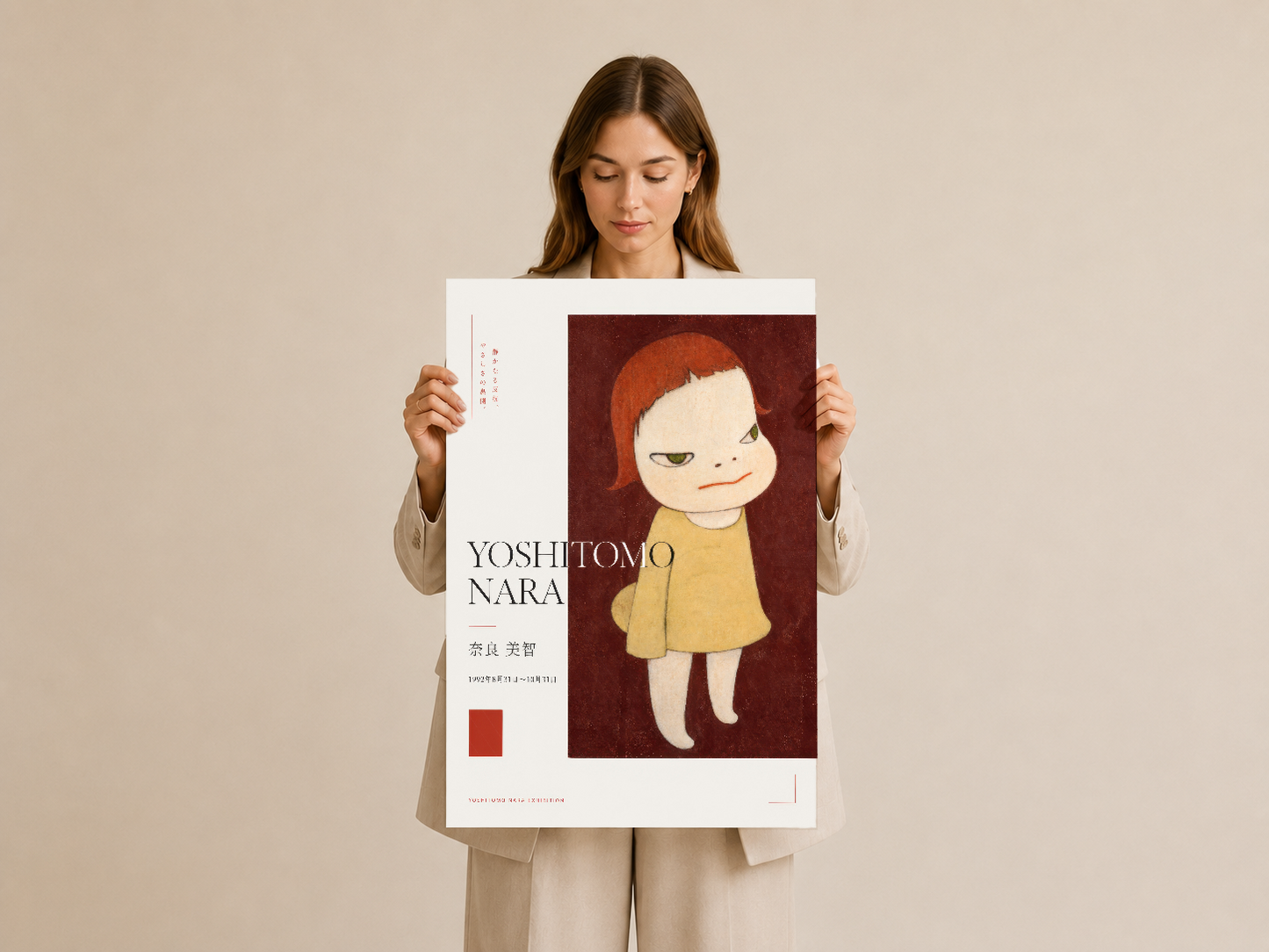Yoshitomo Nara sergisi posteri, hafif renklerde tutulmuş, şık sanat baskısı, çağdaş tasarım stilinde.