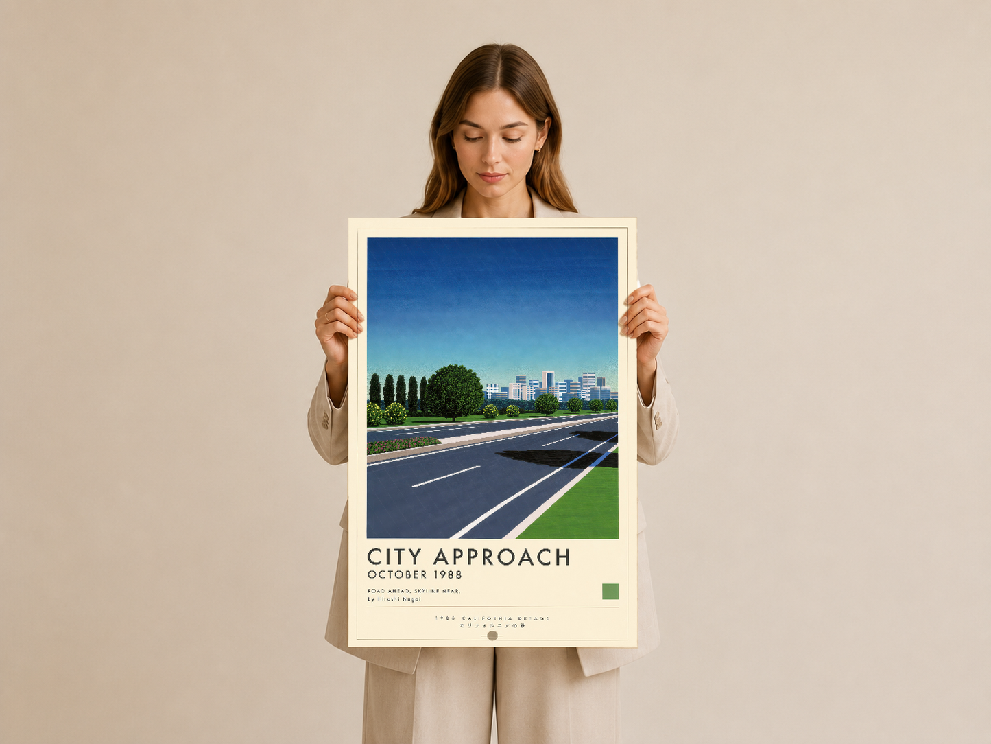 City Approach duvar tablosu, kişi tarafından tutularak, net çerçeve ve kaliteli baskı detayını gösteriyor.