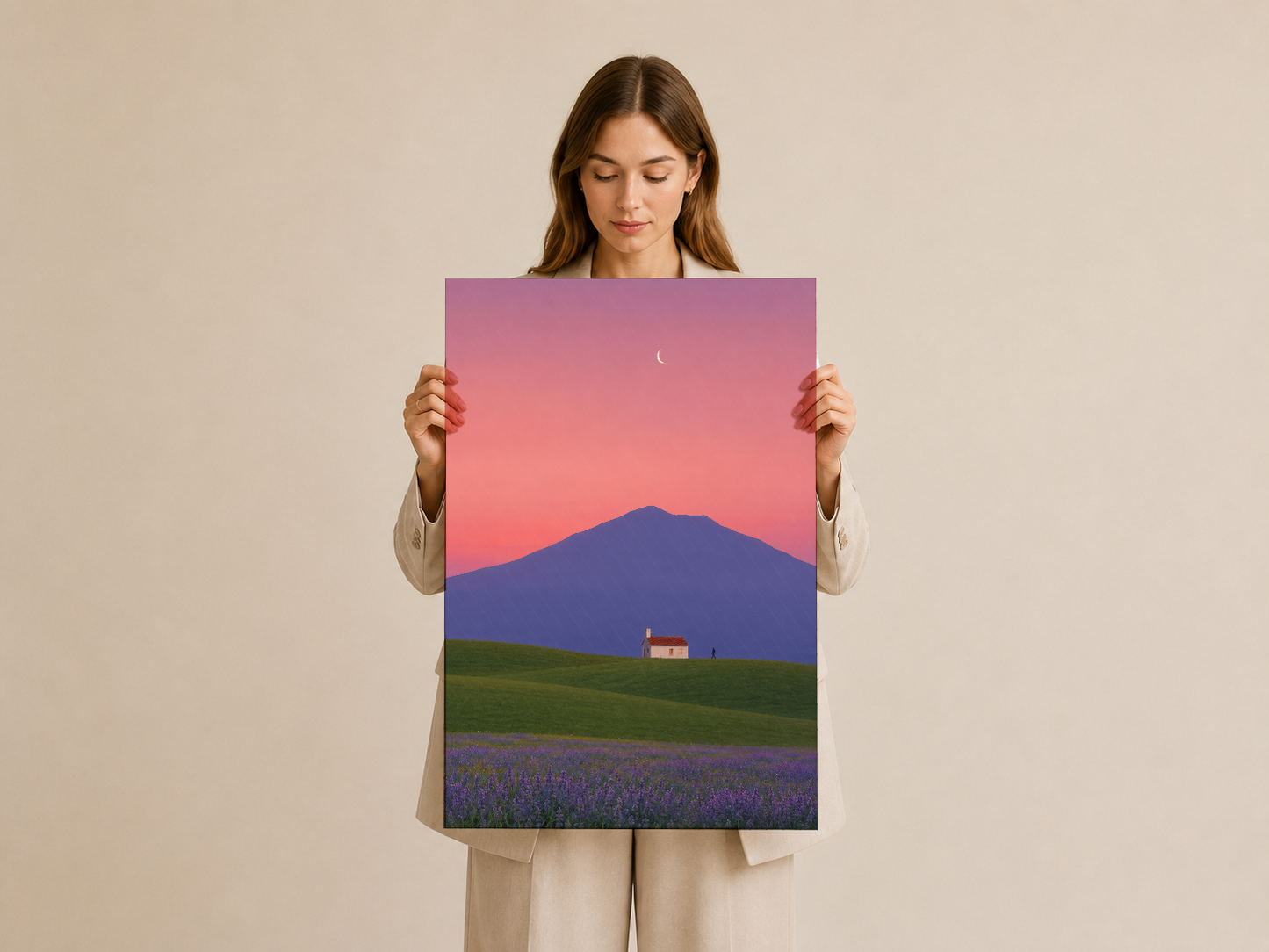 Gün batımı manzara tablosu, pembe gökyüzü ve mor dağ silueti, lavanta alanı ve ev konusu sanat eseri.