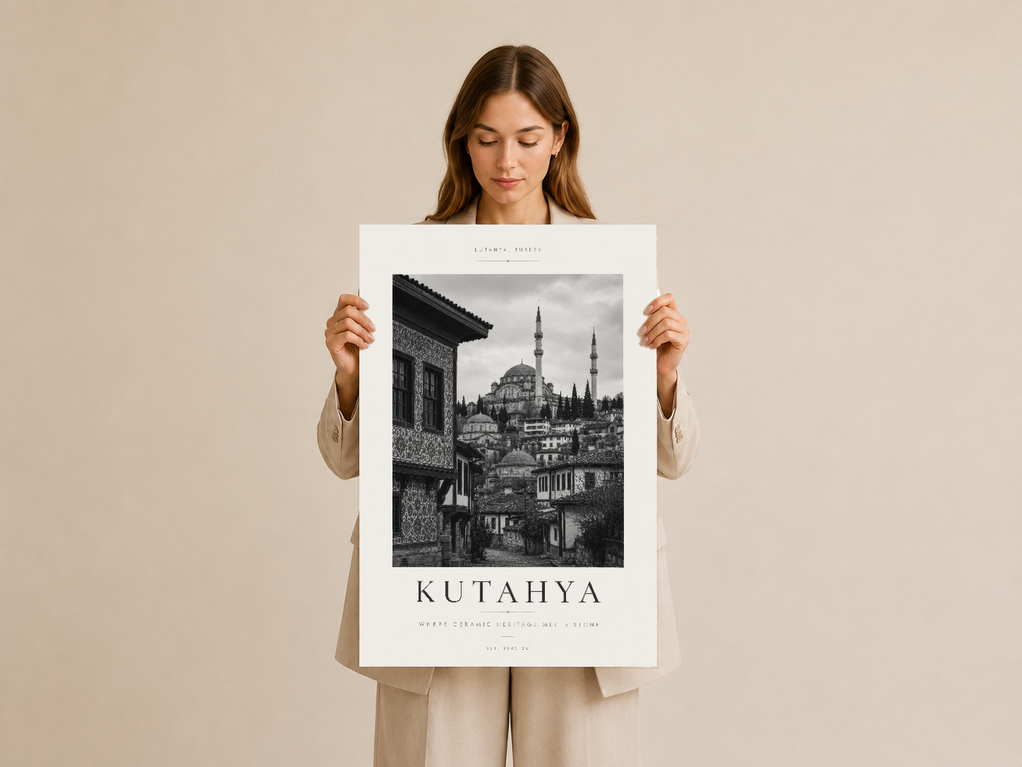 Kütahya şehir manzarası tablosu, doğal ışıkta ve zarif bir sunumla sergileniyor.