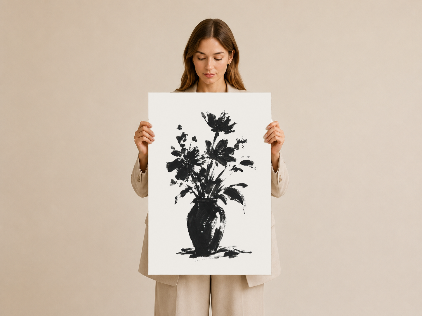 Duvardan tavana uzanan siyah çiçek vazosu sanat tablosu, zarif ve minimalist tasarım.