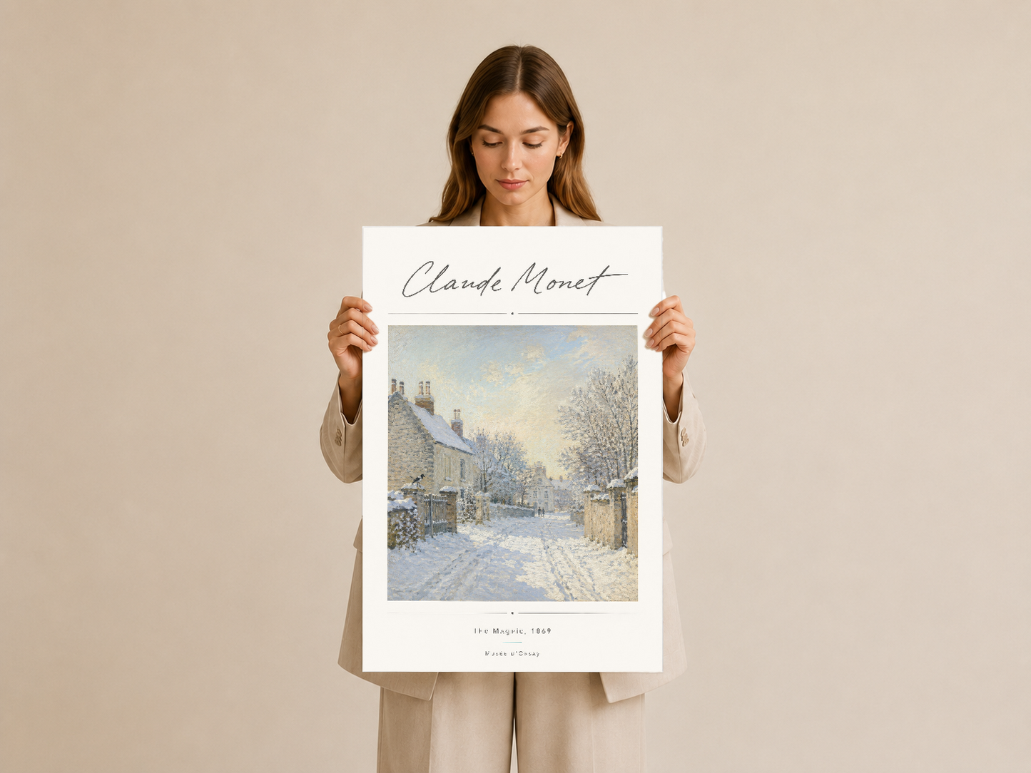 Kışlık sokak manzarası Monet posteri, canlı tarafından tutularak sergileniyor.