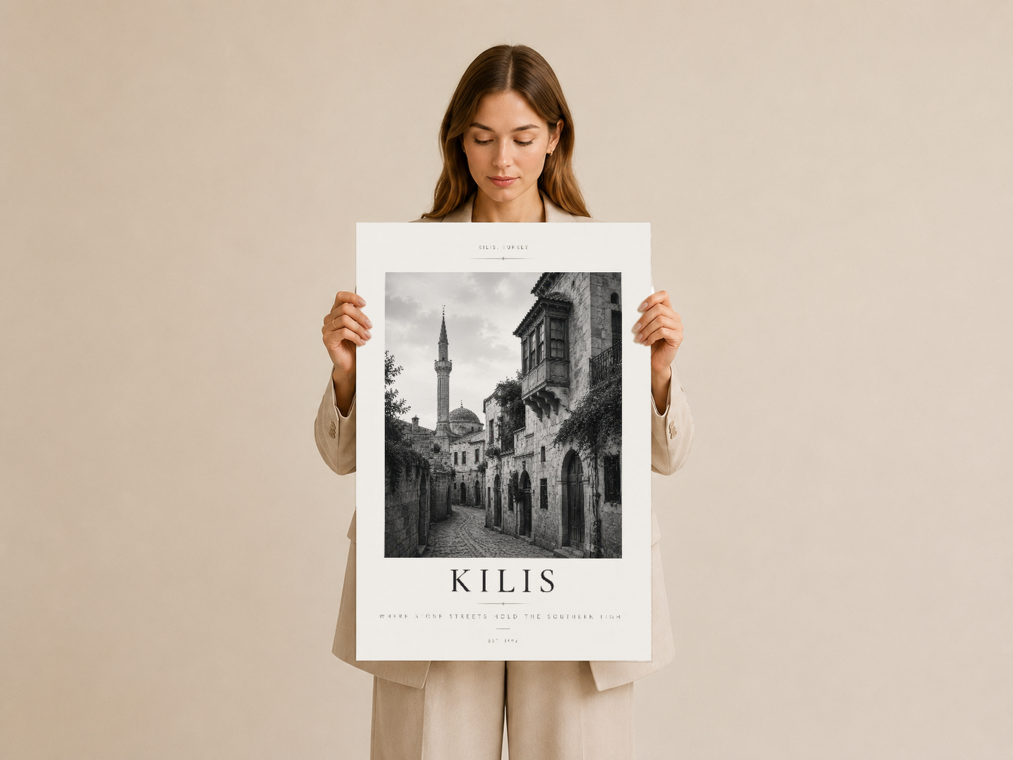 Kilis Türkiye tasarımı duvar posteri, rustik sokak ve tarihi mimariyi gösteren siyah beyaz baskı.