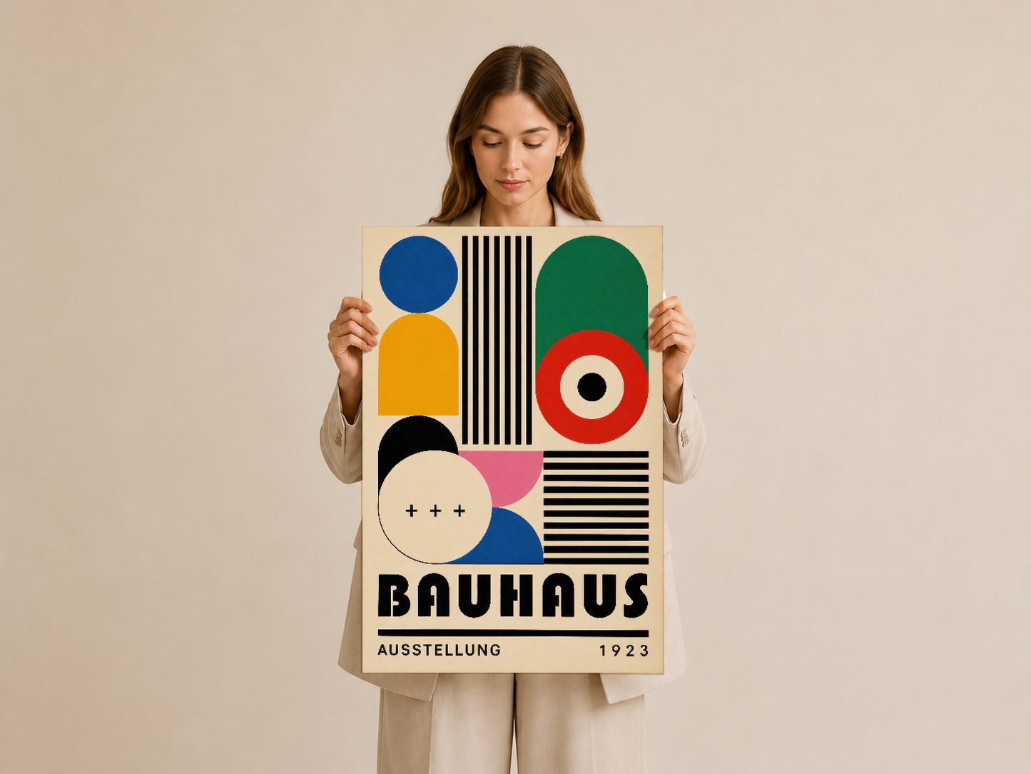 Bauhaus Ausstellung 1923 posteri, ikonik tasarımı mavi, sarı, yeşil ve kırmızı renklerle modernist görünüm yaratır.