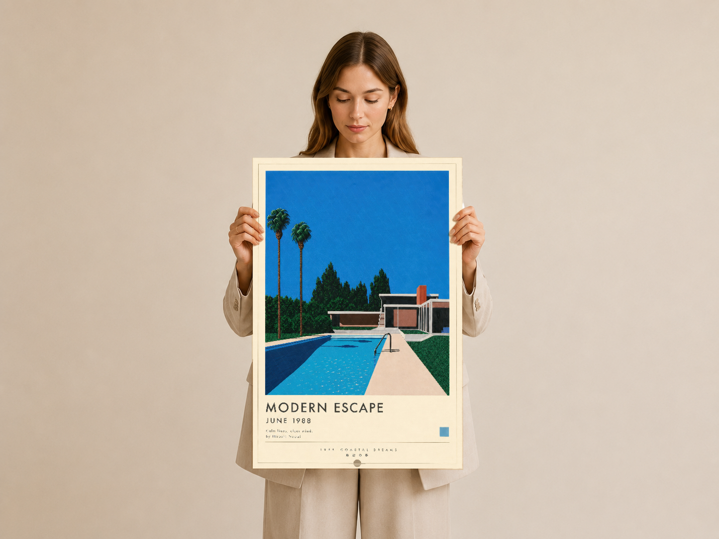 Modern escape tasarımının sanat baskısı, beyaz çerçevede, elinde tutularak gösteriliyor.