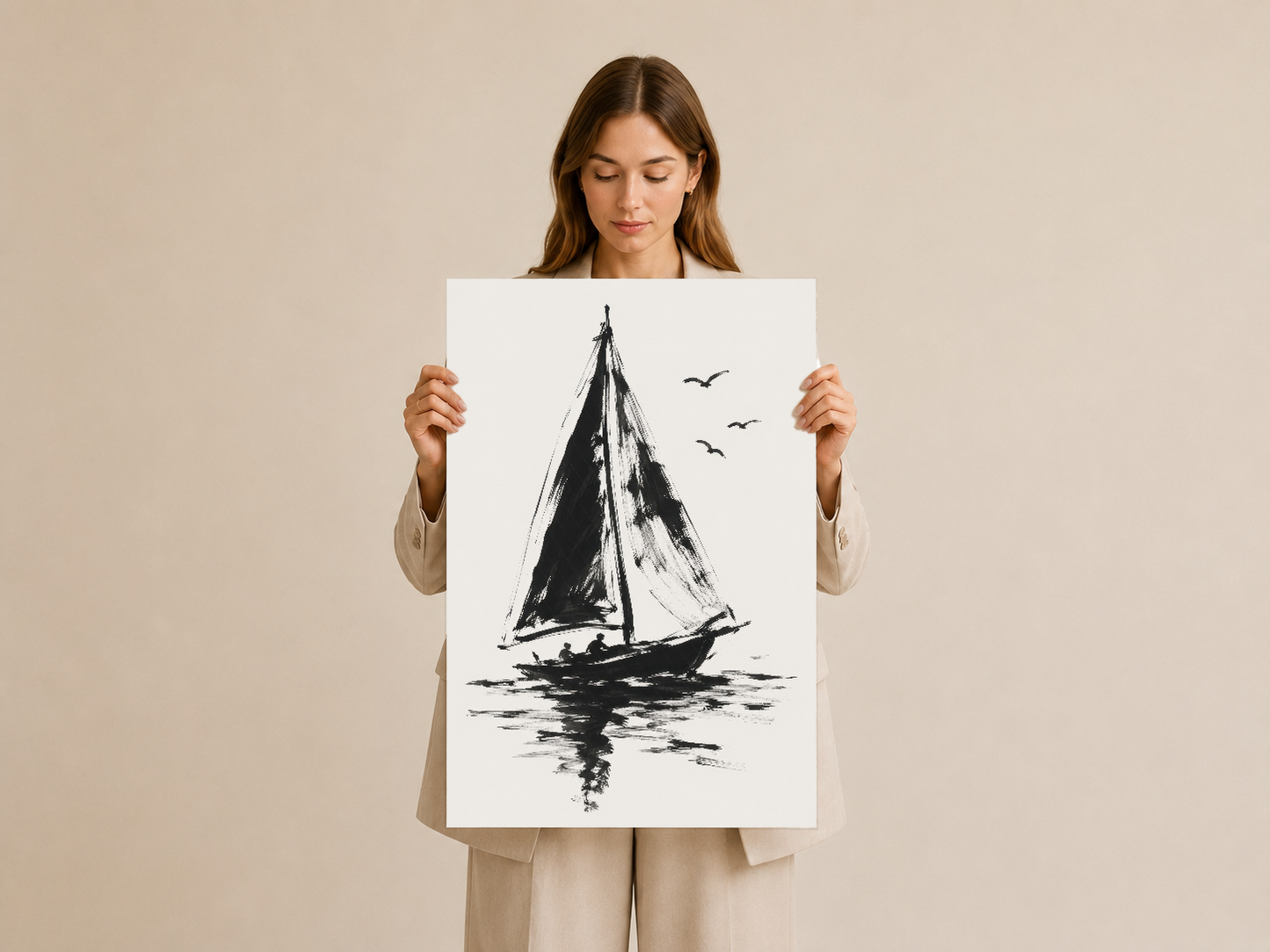 Yelkenli tekne tasarımlı poster, doğal ışıkta tutulan minimallist dekoratif sanat çalışması.
