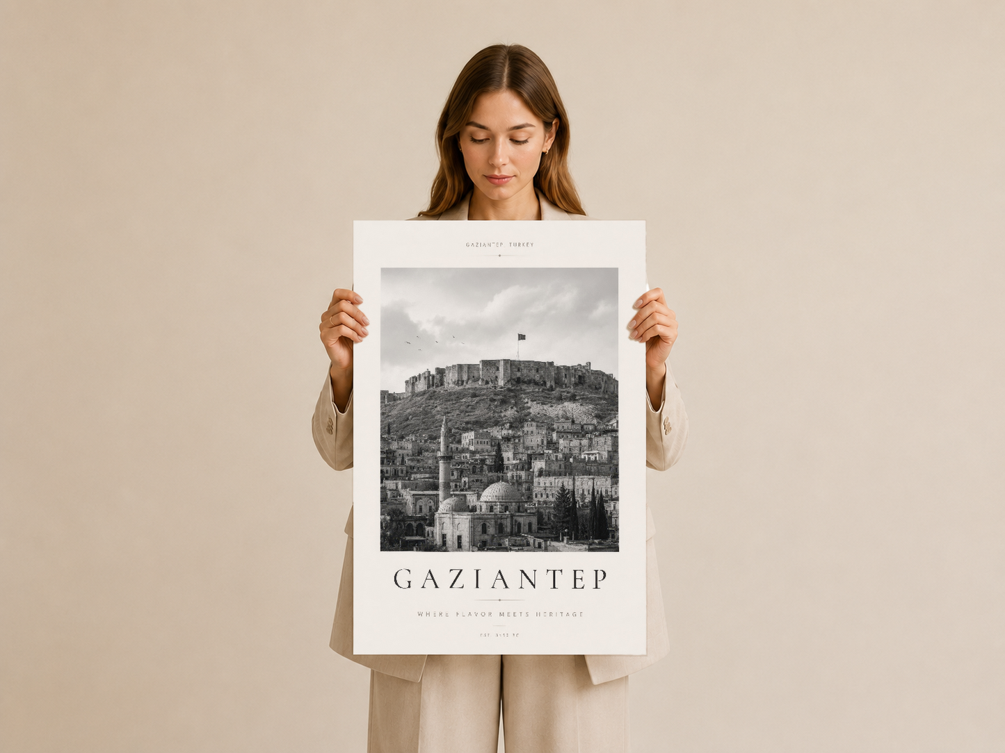 Gaziantep şehir posteri çerçeveli, modern dekorasyona uygun sanatsal baskı tasarımı.