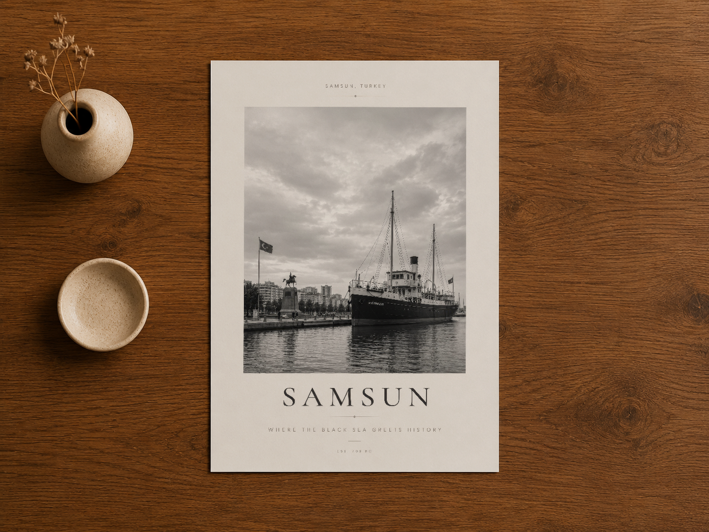 Samsun gemi tablosu ahşap zemin üzerinde, yan açıdan, tarihsel denizcilik posterı.