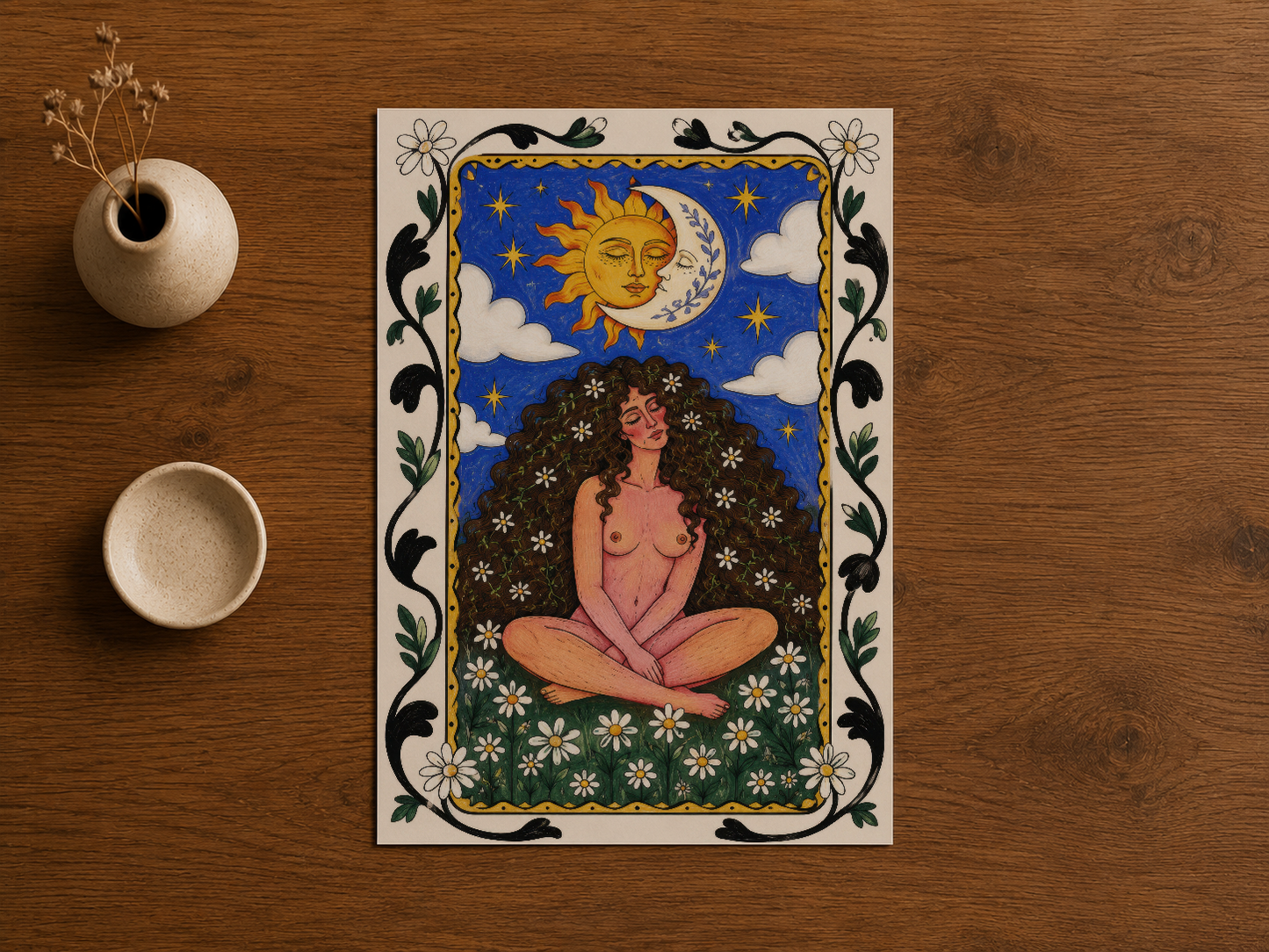 Celestial motifli soyut sanat tablosu, ay ve güneş tasarımı, ornamental kenarlar, ahşap masa üzerinde sergilenen koleksiyon.