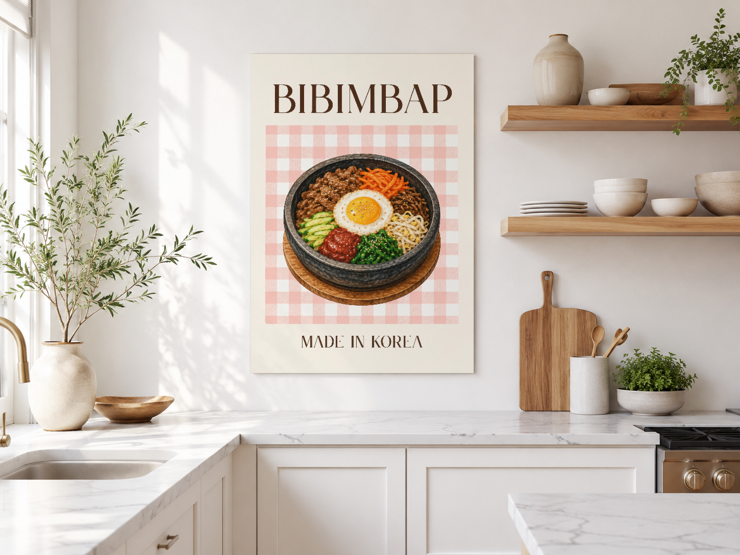 Bibimbap duvar tablosu, doğal ışık alan modern mutfakta, minimal dekorasyon tarzında.