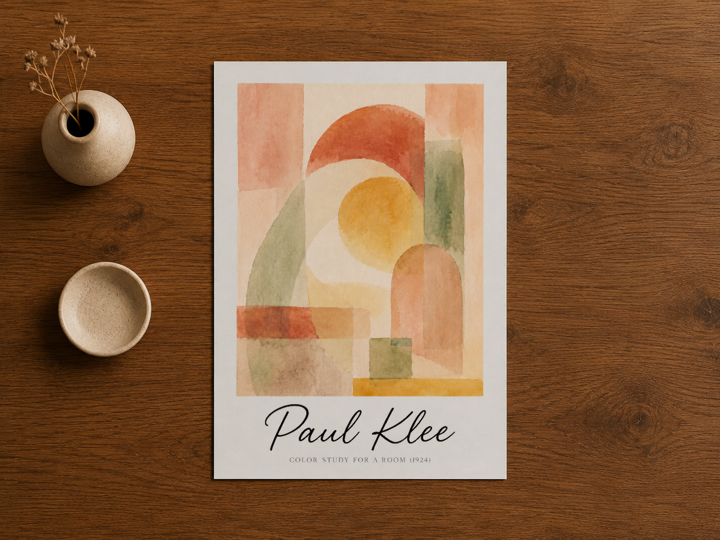 Koyu ahşap zemine yerleştirilmiş, sıcak renkli geometrik formların yer aldığı Paul Klee tablosu.